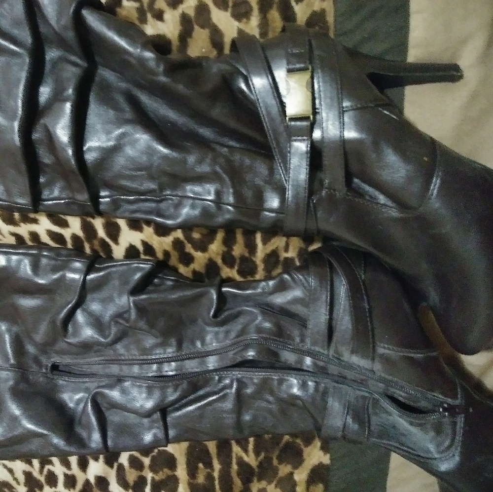 knee high heeled  boots